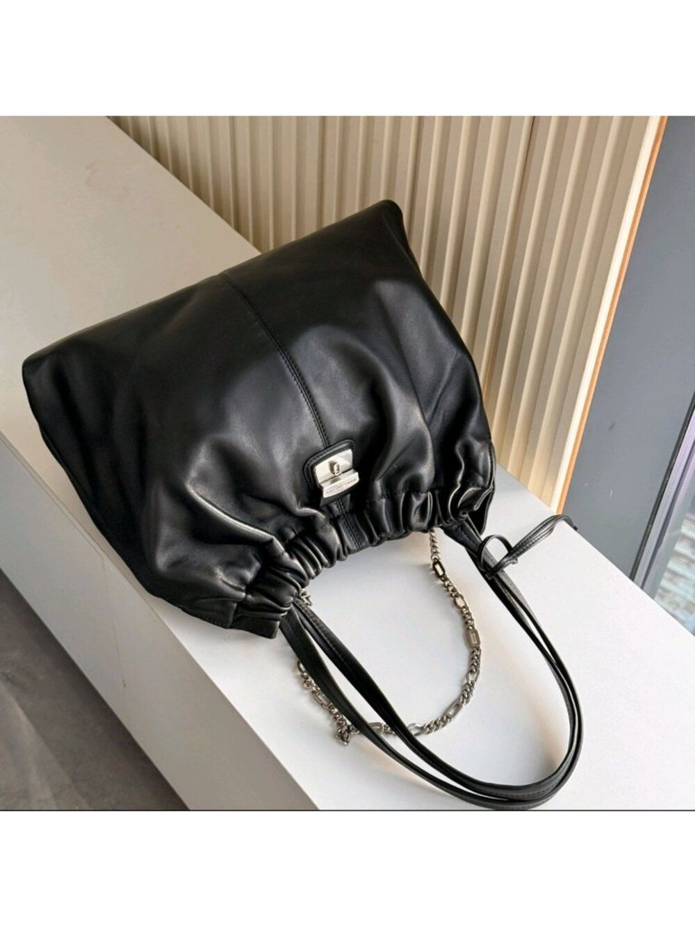 Marc Jacobs The Cristina Chain-Embellished Drawstring Leather Tote Black OS - Picture 9 of 12
